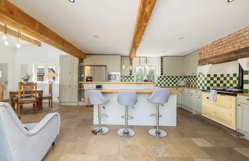 Crewe House | Luxury Cheshire Farmhouse Sleeps 14
