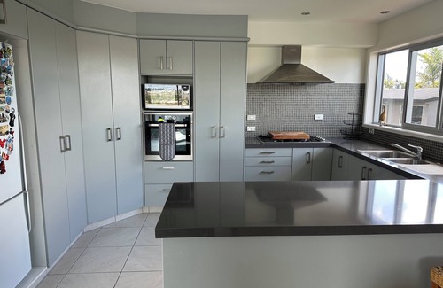 Tindalls Beach House | Luxury clifftop retreat in Tindalls Bay, Whangaparaoa Peninsular, Auckland