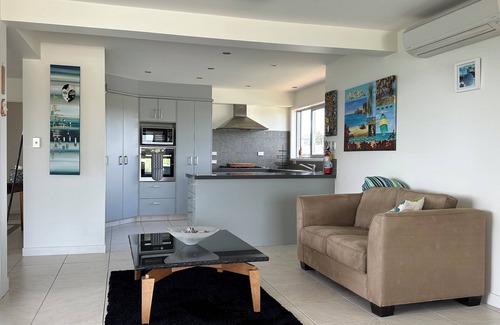 Tindalls Beach House | LUXURY CLIFFTOP " RETREAT " in TINDALLS BAY, WHANGAPARAOA PENINSULAR