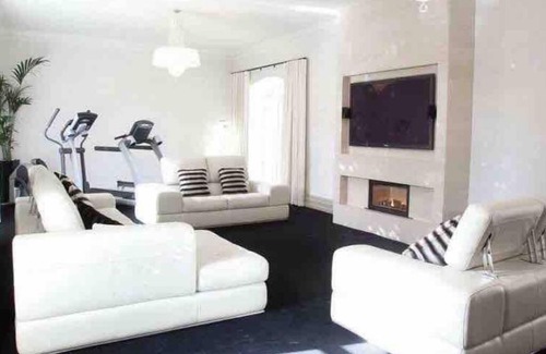 Larbert Villa | LUXURY COACH HOUSE MANSION THE HEART OF SCOTLAND