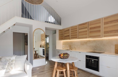 Lennox Head Apartment | Luxury Coastal Villa Retreat Near Boulders Beach – Ultimate Getaway Awaits!