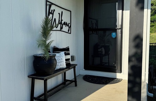 Raymore House | Luxury & Comfort 4-bedroom house with WiFi, GREAT for families & pets!
