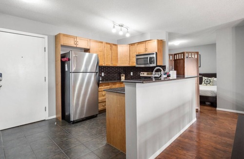 East Kootenay Apartment | Luxury | Comfort | Pool | Hot Tub | Gym