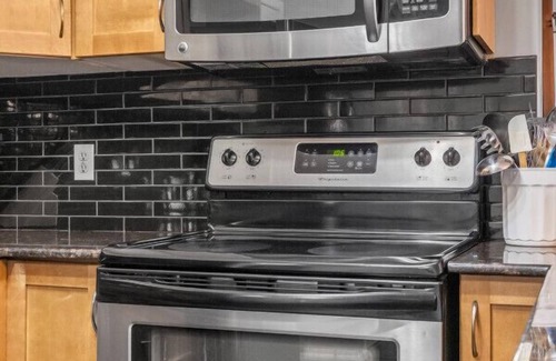 East Kootenay Apartment | Luxury | Comfort | Pool | Hot Tub | Gym