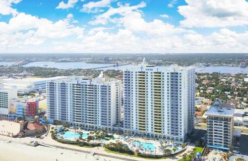 Daytona Beach Apartment | Luxury Condo 10th Floor at the Wyndham Ocean Walk