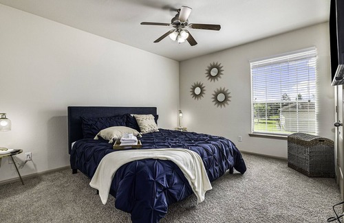 Webster Apartment | Luxury Condo 2BD/2BA, Pool, Gym, Near Attractions!