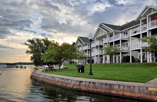 Cadillac Condo | Luxury condo on all-sports Lake Cadillac, Michigan
