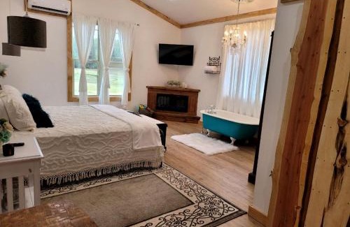 Georgia Coast House | Luxury Converted Silo Glamping Site for Romantic Weekends Away in Danville, Georgia