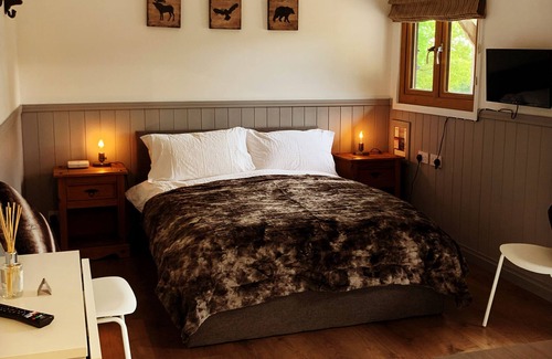 Godalming Cabin | Luxury, cosy accommodation in the heart of the Surrey Hills.