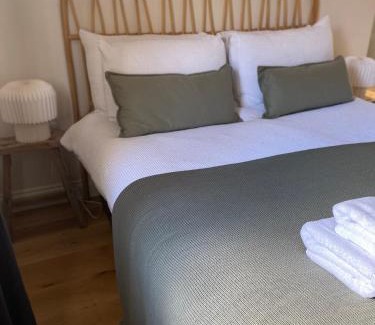 Stow-on-the-Wold House | Luxury Cotswold Cottage with hot tub in Stow on the Wold!