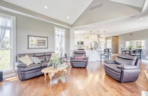 Cramahe Cottage | Luxury cottage on private 28 acres in Castleton ON