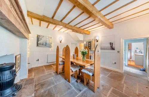 Shifnal House | Luxury Country Escape with hot tub