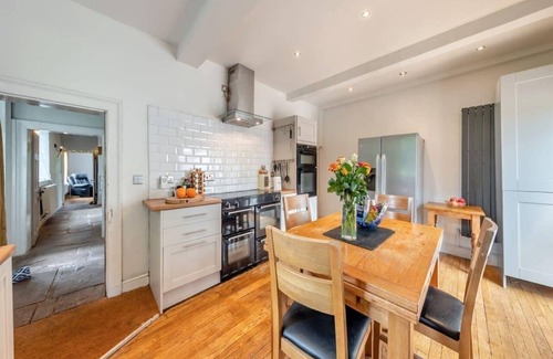 Shifnal House | Luxury Country Escape with hot tub
