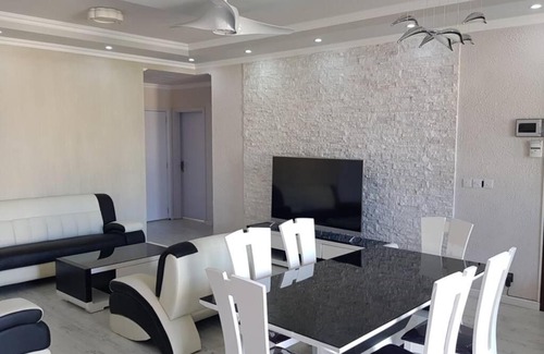 Candos House | Luxury Couples Paradise*ensuite Jacuzzi and Pool