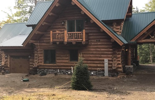 Republic Cabin | Luxury Custom Built Log Cabin with indoor pool and spa on Lake Michigamme