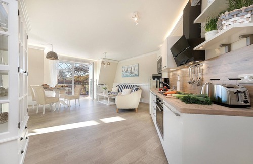 Zingst Apartment | Luxury vacation apartment right by the sea with sauna and fireplace.