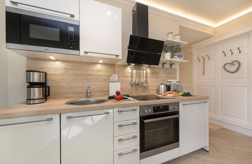 Zingst Apartment | Luxury vacation apartment right by the sea with sauna and fireplace.