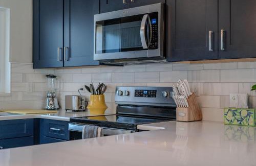 Bowe Gardens House | Luxury design, hot tub, close proximity to beach