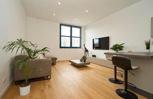 Milan Apartment | Luxury Design Suite - 20 minutes from DUOMO-NAVIGLI