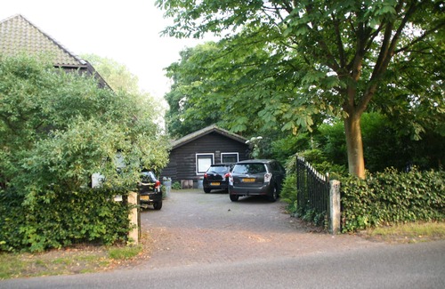Schoorl House | Luxury detached 2-person bungalow on a main road in a wooded area