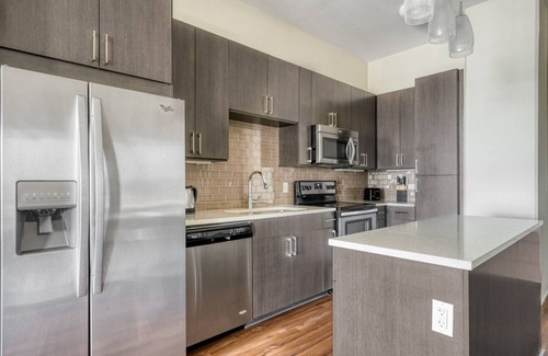 West End Apartment | Luxury Downtown 1BR w/Gym, W/D, Pool, walk to 6th St bars, by Blueground