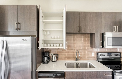 West End Apartment | Luxury Downtown 1BR w/Gym, W/D, Pool, walk to 6th St bars, by Blueground