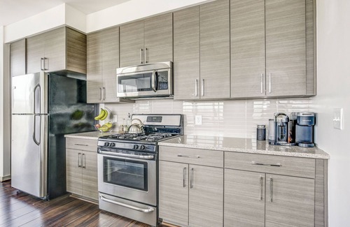 Gaithersburg Apartment | Luxury Downtown Crown Apartment minutes from DC