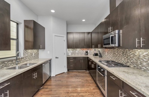 South Central Houston House | Luxury Downtown Delight Hub for longer stay, work from home and weekend getaway