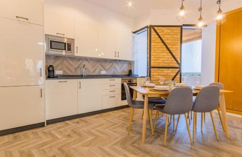 Cercadilla-Medina Azahara Apartment | Luxury Downtown Station Córdoba