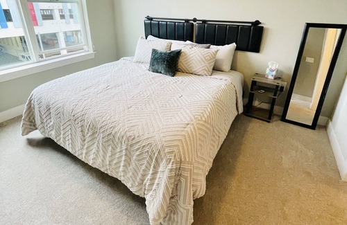 King of Prussia Apartment | Luxury Escape: 3 Bed 2 Bath Oasis in Vibrant King of Prussia