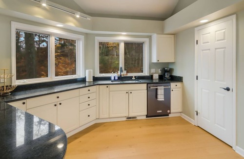 Traverse City House | Luxury Estate Overlooking Water