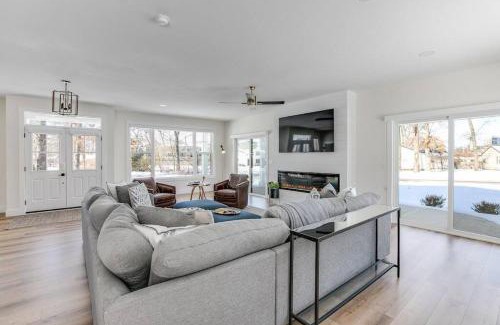 Wooded Estates House | Luxury Estate with Stadium TDJ Views Sleeps 20