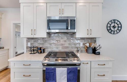 Wooded Estates House | Luxury Estate with Stadium TDJ Views Sleeps 20