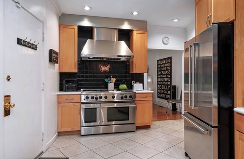 Downtown Harrisburg House | ☆ Luxury Executive Home ♥ of the City + Courtyard