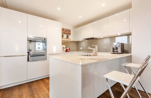 Affoltern am Albis Apartment | Luxury Family Home near Zurich and Zug - Sunset Balcony - Free Secure Parking