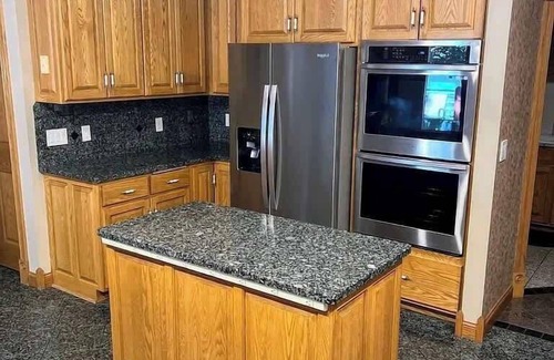 Big Stone City House | Luxury Family 5BR Lakefront private boat launch