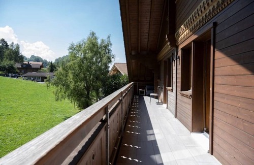 Iseltwald Ski Chalet | Luxury Family Chalet with Lake & Mountain Views