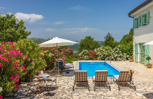 Tribalj Villa | Luxury Family Home. Heated Pool. Kids Park. Pets. Privacy. Concierge. Sauna.
