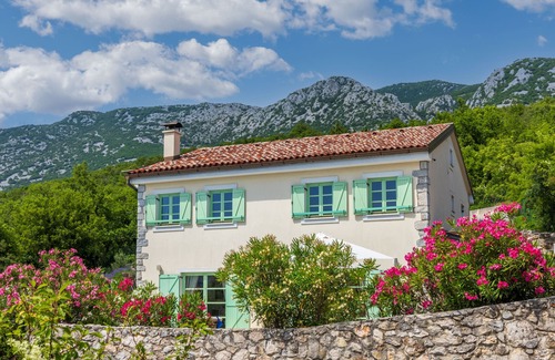 Tribalj Villa | Luxury Family Home. Heated Pool. Kids Park. Pets. Privacy. Concierge. Sauna.