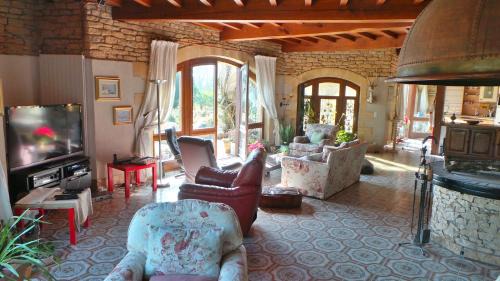 Tourdun Villa | Luxury family villa in the heart of Gascony. Large pool & gorgeous view