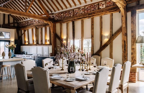 Eye House | Luxury Farm Barn with Copper Top Bar and Hot Tub - Located in Rural Suffolk