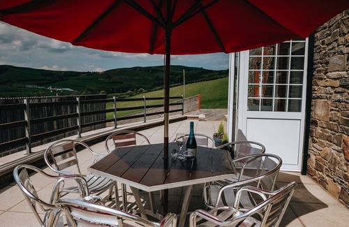 Brecon House | Luxury farmhouse Sleeps 8 hottub Brecon Beacons