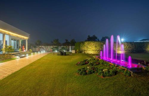Ganaur Resort | Luxury Farmhouse Stay, Pure Vegetarian- Santushti Farm, NCR
