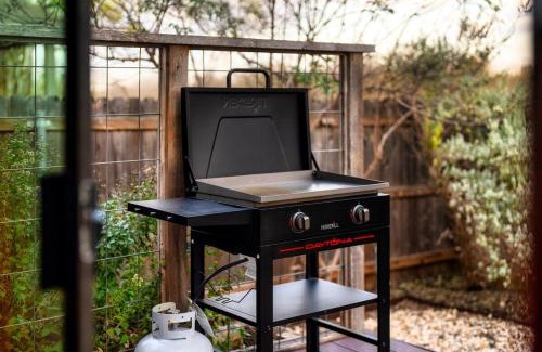 Austin House | Luxury, Fire Pit Sleeps 15 - Gameroom - Formula 1