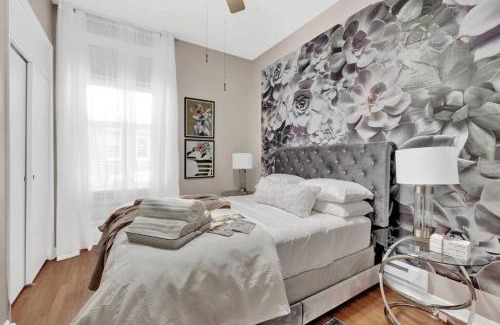 Gayborhood Apartment | Luxury Flat In Center City