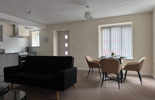 Ipswich Apartment | Luxury Flat w/Free Parking , Hospital and Bus Routes