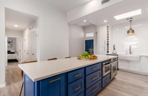 Casas Adobes House | Luxury Foothills Oasis with Mountain Views