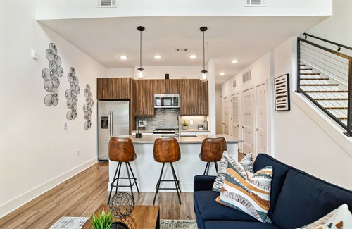 Home Park House | Luxury-Furnished Loft | WALK EVERYWHERE | 2BD/2BA | Sleeps 5