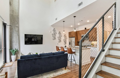 Home Park House | Luxury-Furnished Loft | WALK EVERYWHERE | 2BD/2BA | Sleeps 5
