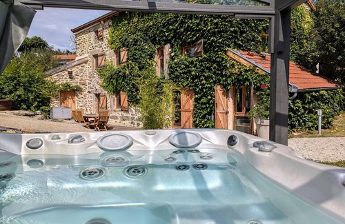 Rosieres Cottage | Luxury Gîte with Spa, Terrace, and Game Room in Scenic Blanlhac, Rosières